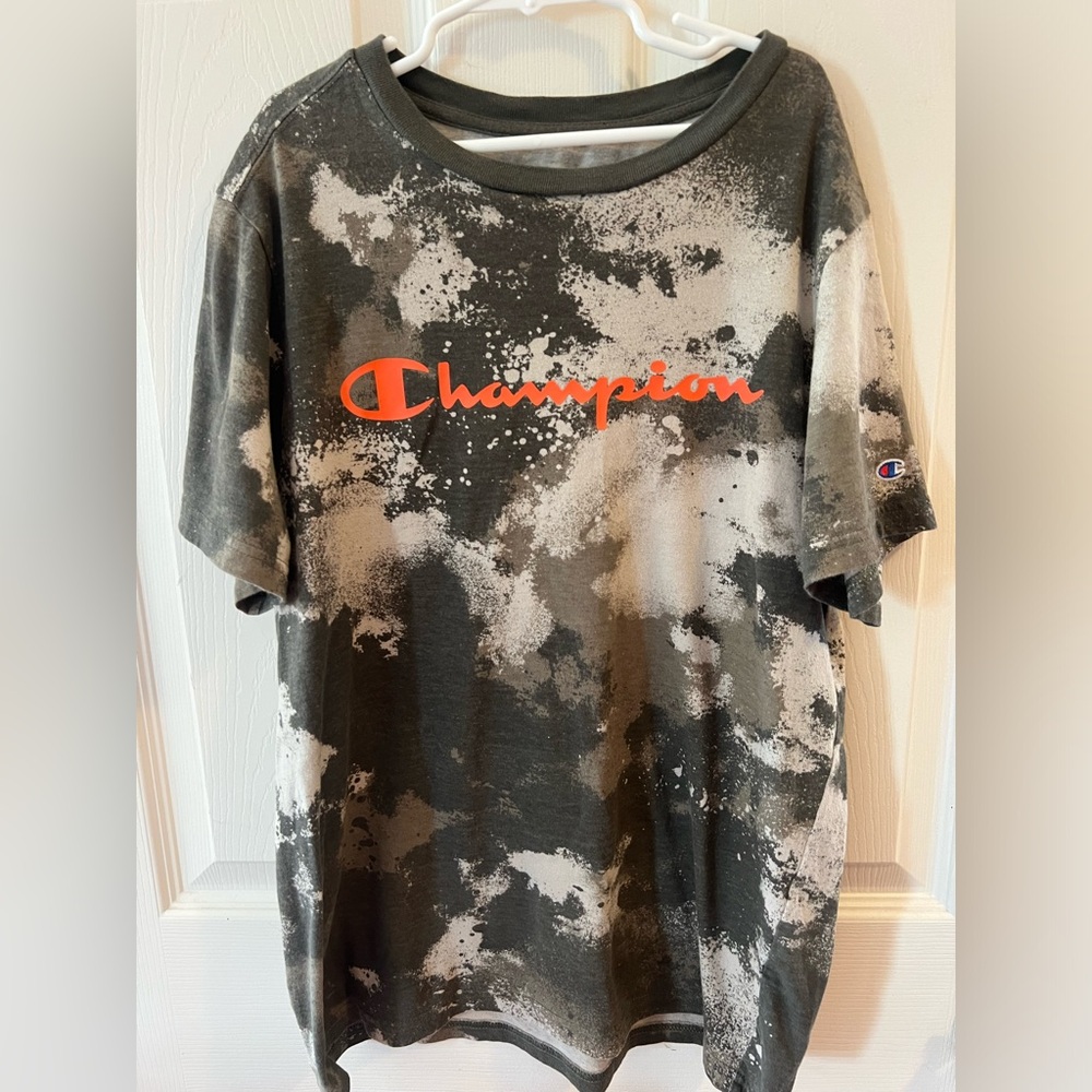 Boy’s Champion camo shirt, XL (18/20)